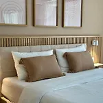 Apartmán Cosy - 2 Bedrooms & Free Parking - *