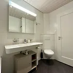 Cosy - 2 Bedrooms & Free Parking - Apartmán