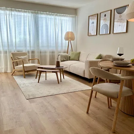 Cosy - 2 Bedrooms & Free Parking - Apartmán