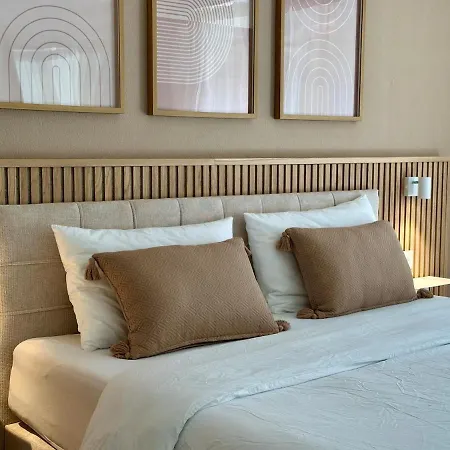 דירה Cosy - 2 Bedroom & Free Parking - *