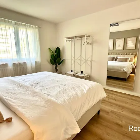 Cosy - 2 Bedroom & Free Parking - דירה