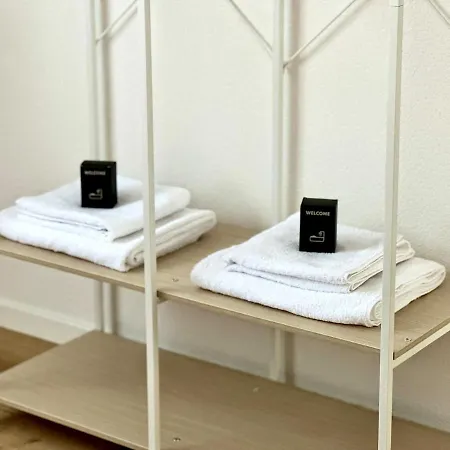 Cosy - 2 Bedroom & Free Parking - דירה