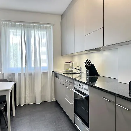 דירה Cosy - 2 Bedroom & Free Parking -