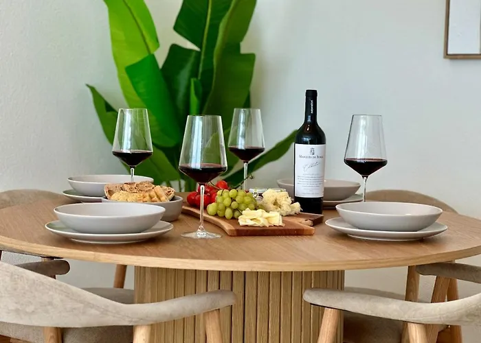 דירה Cosy - 2 Bedroom & Free Parking - ברן