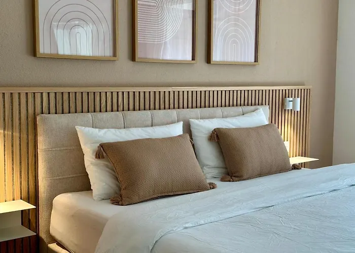 Lejlighed Cosy - 2 Bedroom & Free Parking - *