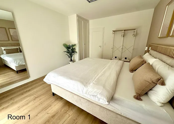 Cosy - 2 Bedroom & Free Parking - דירה ברן