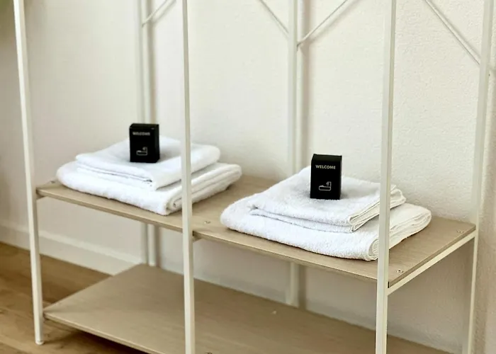 Cosy - 2 Bedroom & Free Parking - דירה